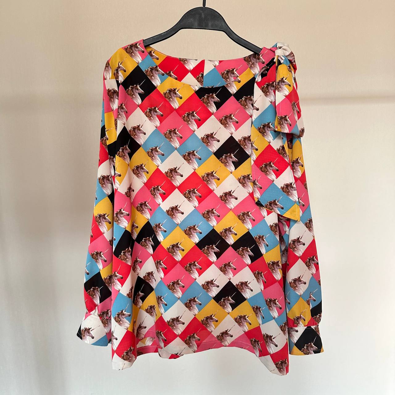 شومیز سایز بزرگ دخترانه آستین بلند سرشانه پاپیونی اسب تک شاخ - تصویر 2