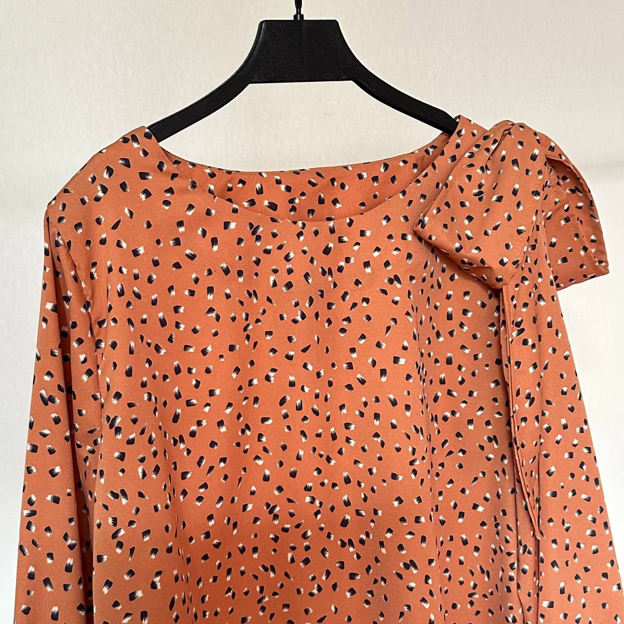 شومیز سایز بزرگ دخترانه آستین بلند سرشانه پاپیونی نارنجی - تصویر 5