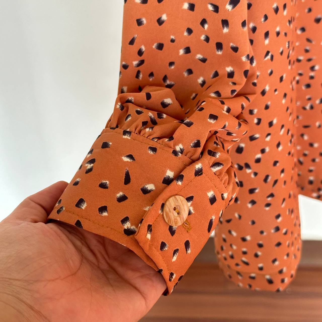 شومیز سایز بزرگ دخترانه آستین بلند سرشانه پاپیونی نارنجی - تصویر 4