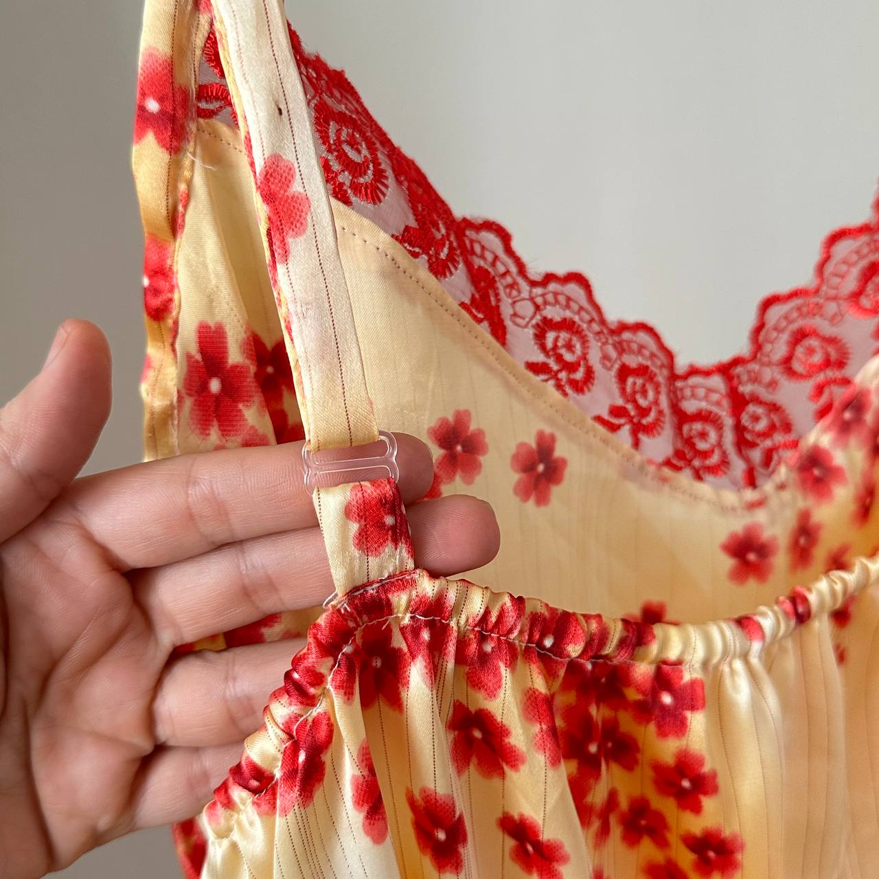 تاپ ساتن با بند قابل تنظیم - تصویر 5